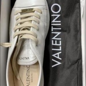 Valentino white tennis shoes shoes